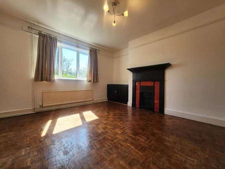 Bagshot, Surrey, GU19 - Photo 2