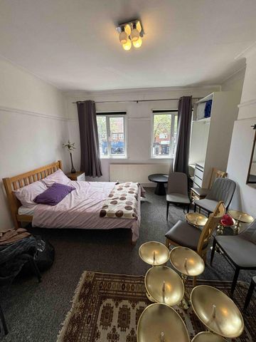 Newly Refurbished One Bed Flat to Let in HA5 £1500PCM - Photo 2