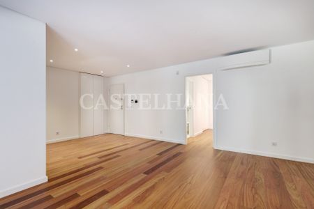 Apartamento T2 com varanda localizado junto à Av. da Liberdade - Photo 3