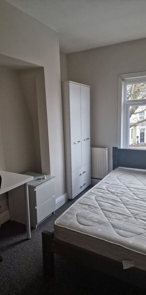 Room in a Shared House, Mansfield Road, NG1 - Photo 1