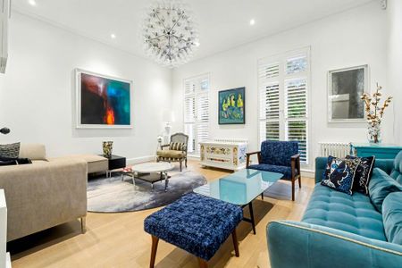 6 bedroom detached house to rent - Photo 2