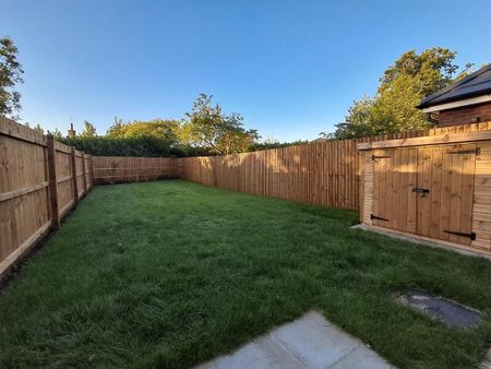 2 bedroom semi-detached house to rent - Photo 5