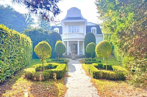 Villa de caractère de 364 m² - 4 chr & Jardin arboré de 750 m² - Photo 1