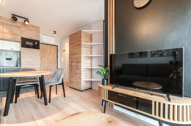 piękna kawalerka w nowym budynku w centrum - Photo 1