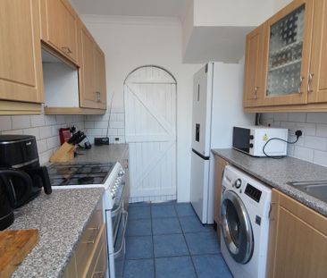 3 bedroom semi-detached house to rent - Photo 3