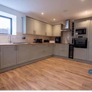 4 bedroom detached house to rent - Photo 2