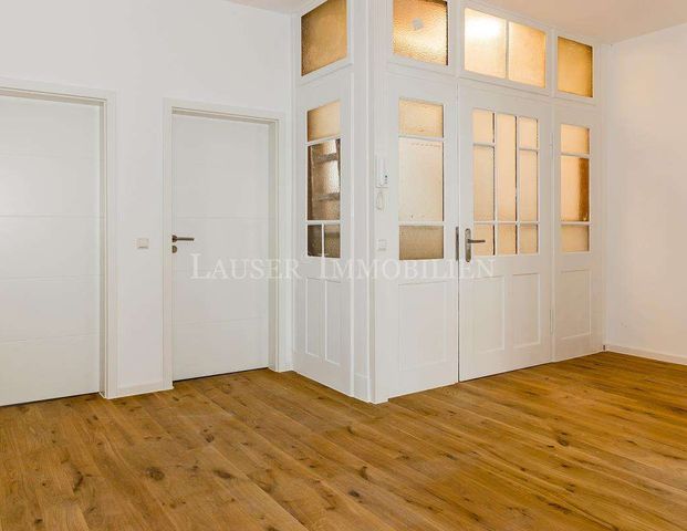 Attraktive Drei-Zimmer-Altbauwohnung mit Balkon in kernsaniertem Haus - Photo 1
