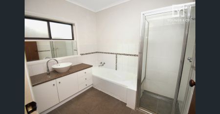 NORTH SHEPPARTON - 3 BEDROOMS OPEN LIVING AREAS - Photo 4