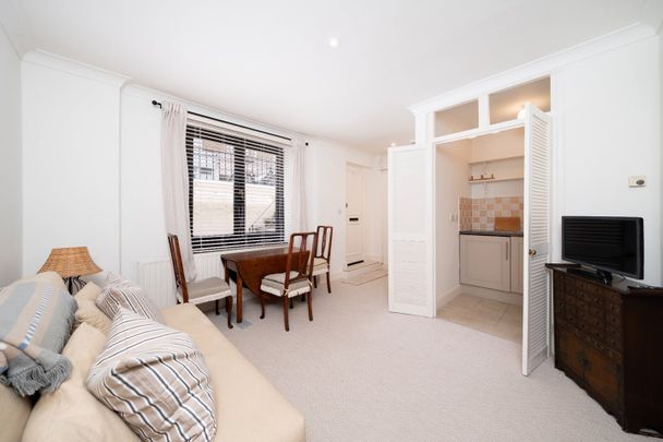 1 Bed Flat, Blythe Road, W14 - Photo 1