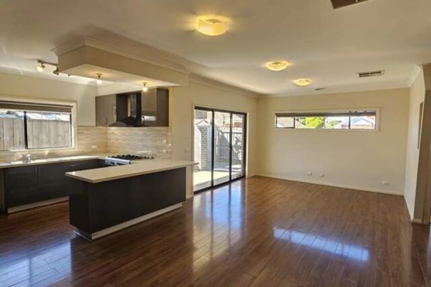 Beautiful 3-bedroom Unit - Photo 1