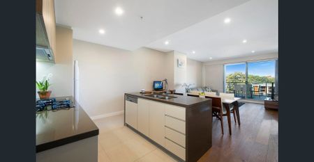 Spacious 3-Bedroom Apartment with 2 Parking Spaces, Storage & Breathtaking Views - Photo 2