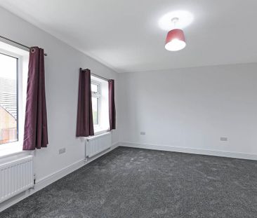 4 bedroom semi-detached house to rent - Photo 5