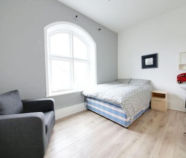 1 bedroom in a house share to rent - Photo 3