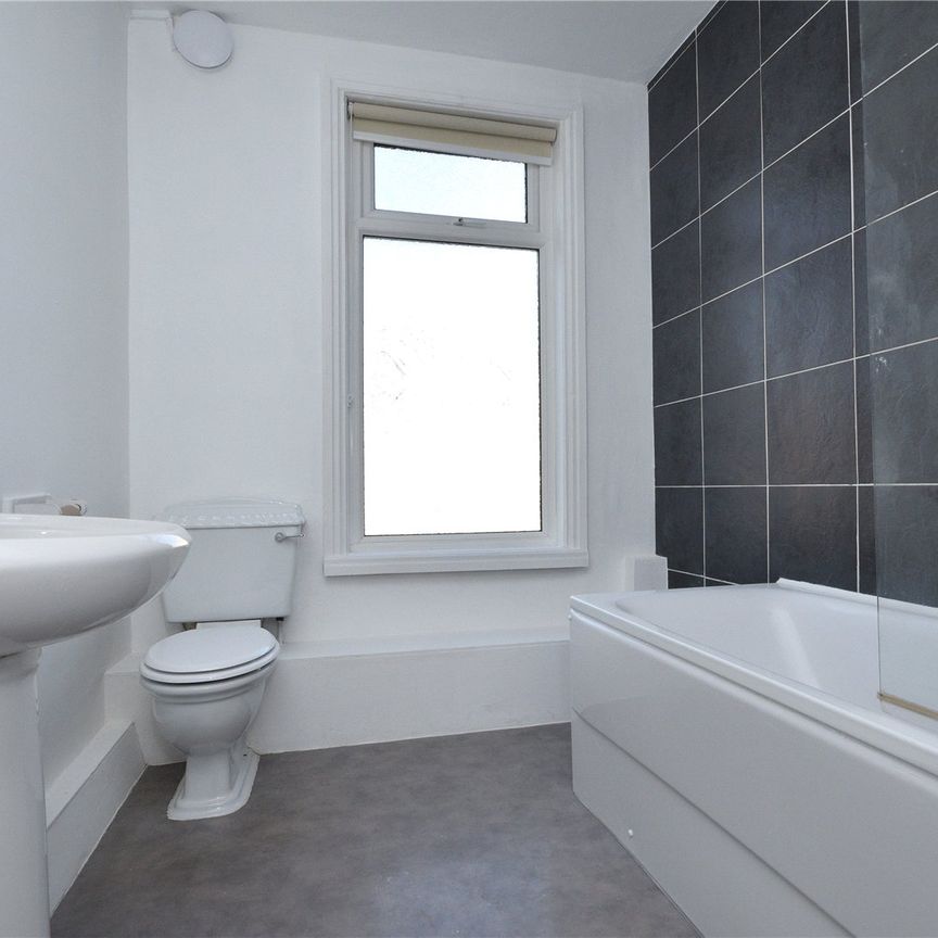 18, Woodlea Place, Leeds, West Yorkshire, LS11 7NZ - Photo 1