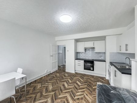 1 Bed Flat, Parrington House, SW4 - Photo 4