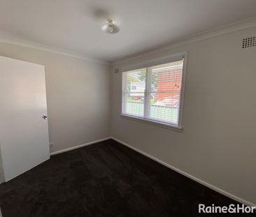 Updated 3 Bedroom Family Home - Photo 5