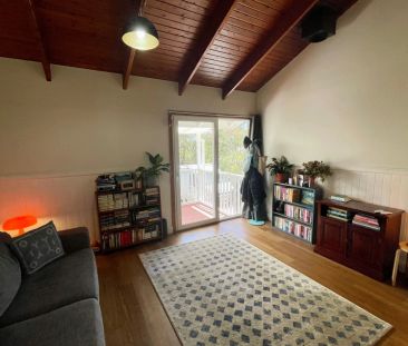 Charming Cottage In Blackheath! - Photo 2