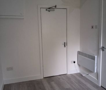 Studio Flat, Burlington Gardens, W3 - Photo 5