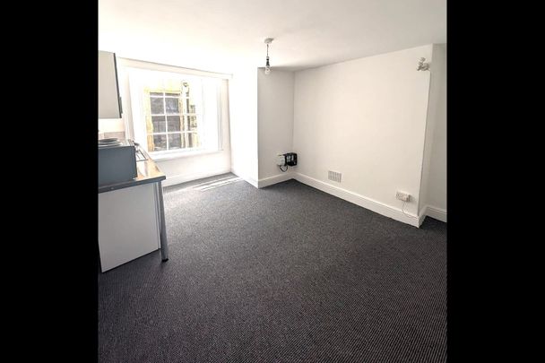 Bedsit, Southleigh Road, BS8 - Photo 1