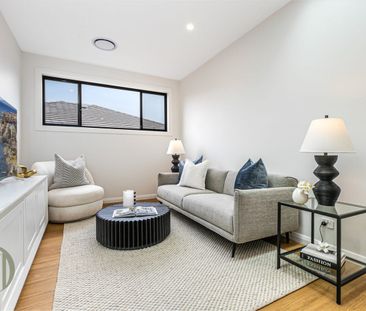 Contemporary Luxury Living in a Near - New Family Duplex - Photo 2