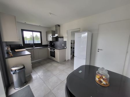 Location Appartement 5 pièces 130m² COMMUNAY 69360 - Photo 3