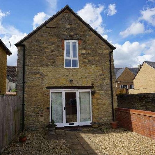 Gregory Court, Olney, MK46 - Photo 2