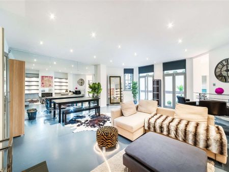 Spacious one bedroom with study and direct access to an award winning garden square. - Photo 2