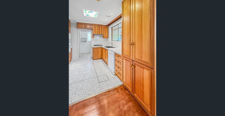 Large classic family home! - Photo 3