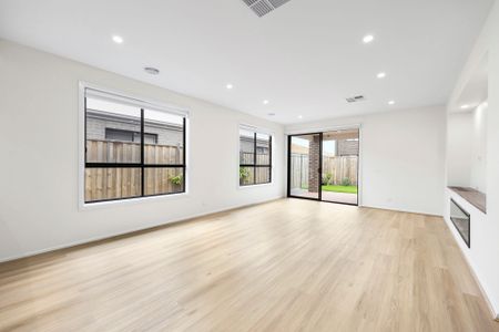 Stunning Family Home! - Photo 2