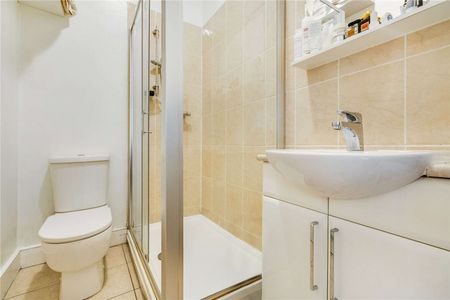 A bright two bedroom first floor apartment ideally located between Clapham Common and Clapham Junction. - Photo 5