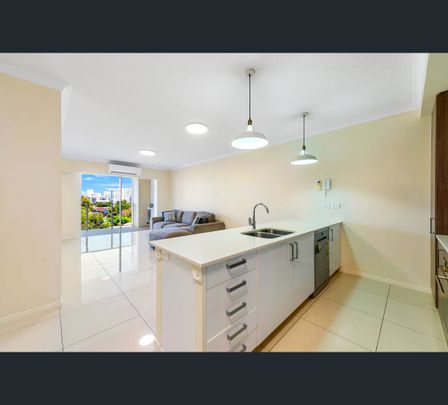 8 Waverley Street, Southport, Qld 4215 - Photo 1