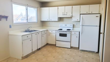 3 Bedroom Townhouse For Rent In Ogden - Photo 2