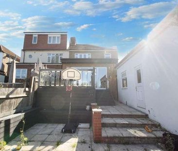 Rivington Avenue, Woodford Green, IG8 - Photo 3