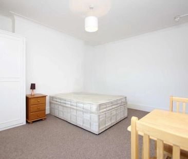 House Share - Photo 2