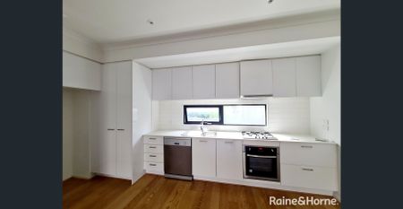 MODERN LIVING - Photo 5