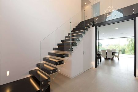 An exceptional modern home, well located in a picturesque plot between Wilmslow and Knutsford - Photo 4