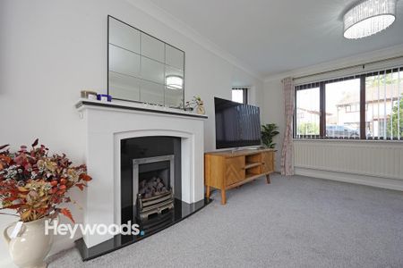 4 bedroom detached house to rent - Photo 3