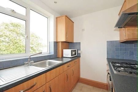 2 Bed Flat, London, W14 - Photo 2