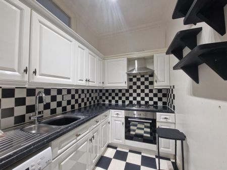2 bedroom flat to rent - Photo 4