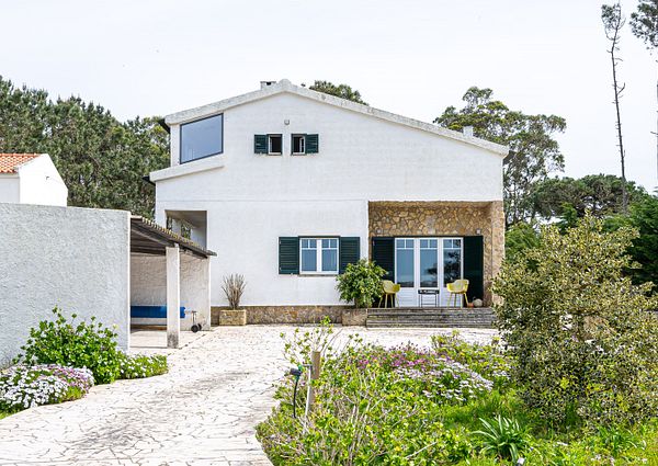 5 BEDROOM VILLA WITH SWIMMING POOL SET IN PLOT 1880M2 IN SINTRA