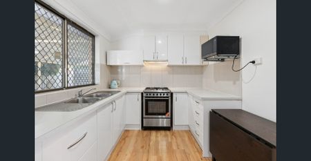 Well presented 3 x 1 x 2 home with a massive outdoor entertaining area. Space, security and comfort. - Photo 5
