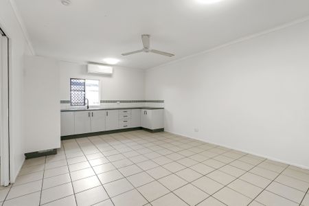 SPACIOUS GRANNY FLAT IN SOUGHT AFTER EDMONTON! - Photo 2