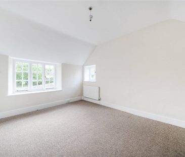 A pretty period detached house in the popular village of Mells with... - Photo 6