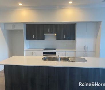 Modern Townhouse Living by the Shoalhaven River - Photo 5