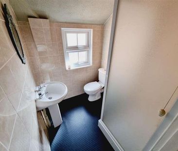 High Street, Rushden, Northants, NN10 - Photo 3