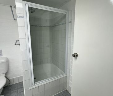 Large 2 bedroom unit in convenient location - Photo 1