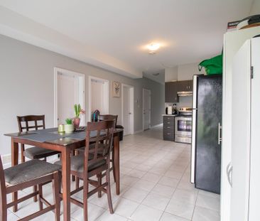 **ALL INCLUSIVE** STUDENTS ROOM FOR RENT IN A STUNNING HOUSE!! - Photo 6