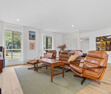 Stunning Renovated 4 Bedroom Home with Lovely Gardens in Calamvale - Photo 2