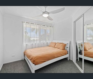 Gorgeous Three Bedroom Townhouse - Available Soon! - Photo 6