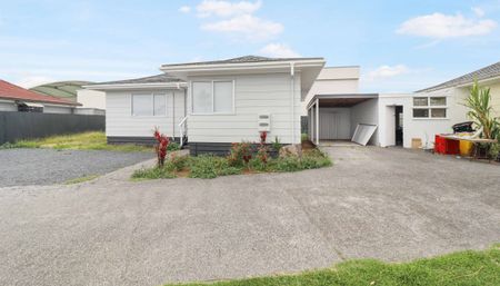 Renovated 3 bedroom home in Otara! - Photo 2